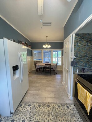 Microwave, oven, stovetop, dishwasher - Spacious 6 bedrooms, 2 of which are master bedrooms, an office and 2 kitchens. (Flint)