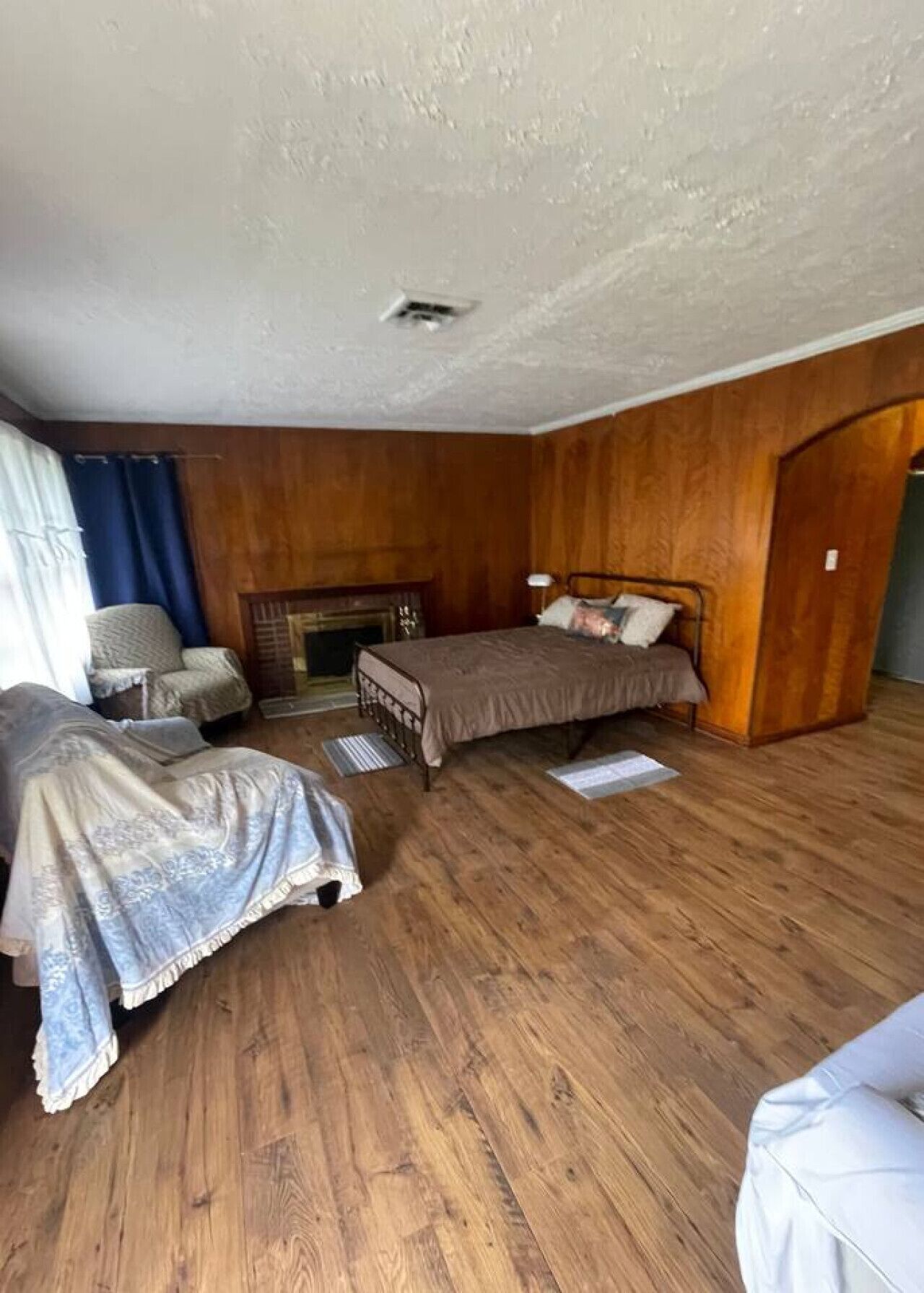 3 slaapkamers, een strijkplank/strijkijzer, wifi, beddengoed