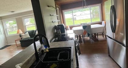 Spacious Renovated Ranch Retreat near Tackett Creek & Cumberland Gap Park, & LMU