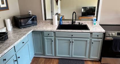 House close to ARH Hospital, Tackett Creek & LMU!