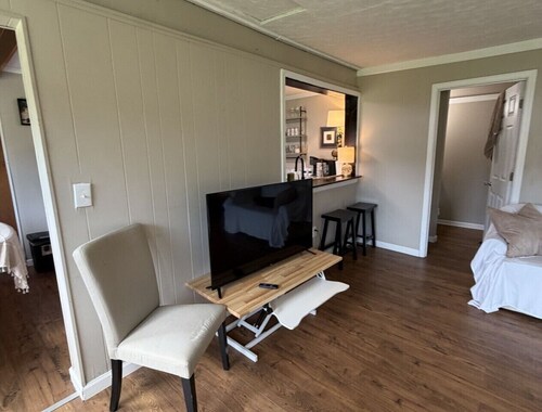 House close to ARH Hospital, Tackett Creek & LMU!