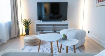 20 min. to Detroit center - free parking on fenced premises