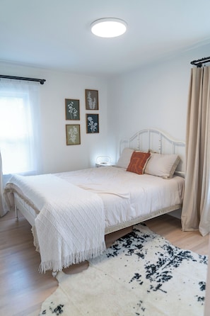 2 Schlafzimmer, Schreibtisch, Bügeleisen/Bügelbrett, kostenloses WLAN