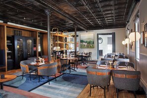 Dining - Two King Room at a 4.5⭐️ Hotel (Sausalito)