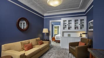 Televisión y chimenea