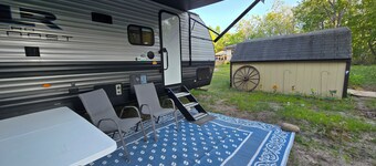 Cozy 2 bed camper near Cheboygan