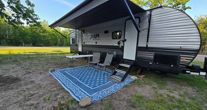 Cozy 2 bed camper near Cheboygan