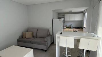 Apartment, 1 Bedroom, Accessible, Smoking | Living area