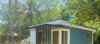 Charming 2-bedroom cottage in beautiful Masaya with AC, WiFi