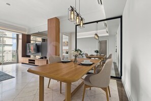 Departamento, 1 habitación, vista a la ciudad | Comedor