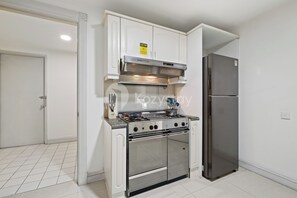 Classic Apartment, 1 Bedroom, City View | Private kitchen | Full-size fridge, microwave, oven, stovetop