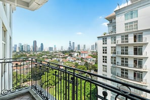 Appartamento, 3 camere da letto, vista città | Balcone
