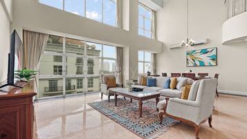 Apartment, 3 Bedrooms, City View | Living room