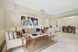 Leilighet – classic, 2 soverom, byutsikt | Oppholdsområde