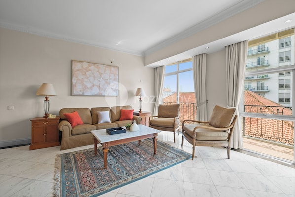 Appartement classique, 3 chambres, vue sur la ville | Aire de séjour