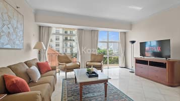 Classic Apartment, 3 Bedrooms, City View | Living area