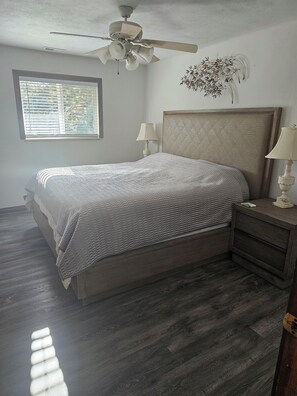 2 soverom, strykejern/-brett, wi-fi og sengetøy