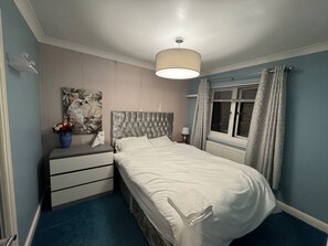 3 chambres, fer et planche à repasser, Wi-Fi, literie fournie