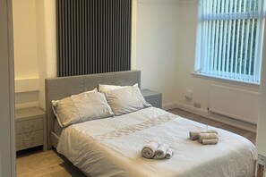 2 bedrooms, iron/ironing board, WiFi, bed sheets