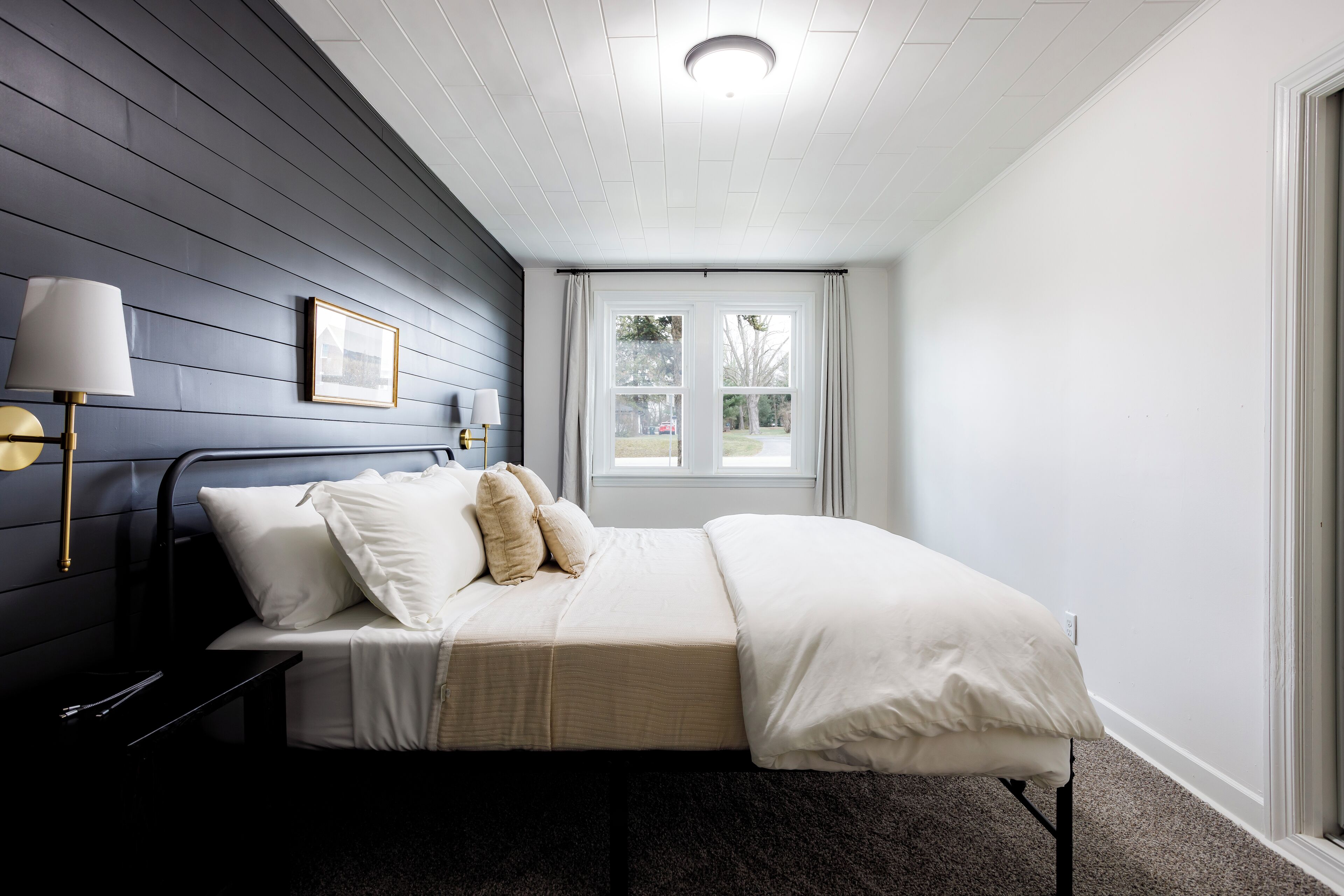 1 slaapkamer, een strijkplank/strijkijzer, wifi, beddengoed