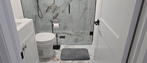Shower, jetted tub, hair dryer, towels