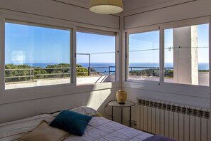 7 bedrooms, iron/ironing board, free WiFi
