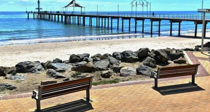 Fully furnished apartment in Hove, Stay Smart with kitchen, dining and bathroom