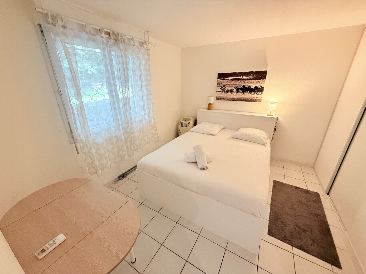 1 camera, Wi-Fi, lenzuola