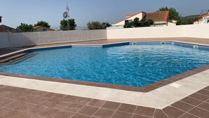A rectangular swimming pool with clear blue water, surrounded by a tiled deck. - Côté Sud - Swimming pool, BBQ and CLIM (Vic-la-Gardiole)