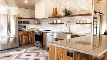 Refrigerador, microondas, horno, placa de cocina