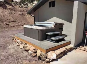Outdoor spa tub - Spacious, two-bedroom, with everything you need.  Your home, away from home! (Apple Valley)