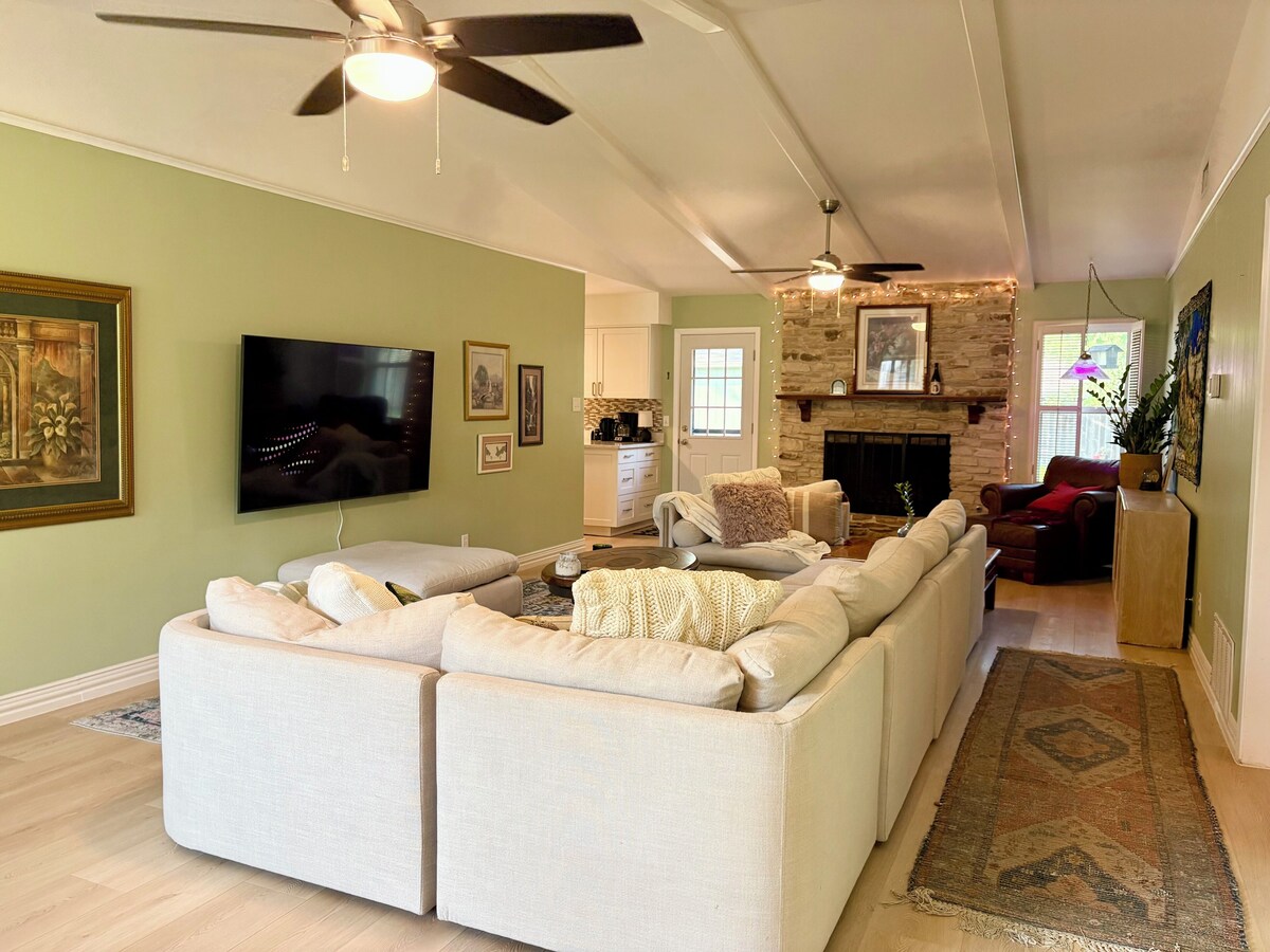 Photo 2 of Cozy Space in South Austin w/Lush Backyard