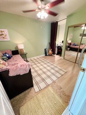 3 bedrooms, free WiFi, bed sheets