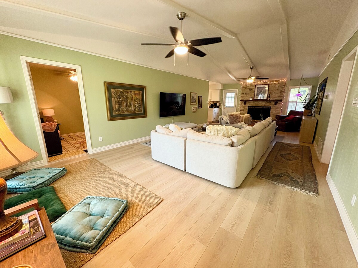 Photo 4 of Cozy Space in South Austin w/Lush Backyard
