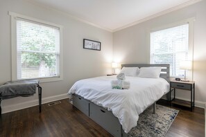 2 bedrooms, WiFi, bed sheets - Charming 2-bedroom house with AC, WiFi in wonderful Charlotte (Charlotte)