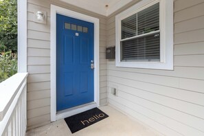 Exterior detail - Charming 2-bedroom house with AC, WiFi in wonderful Charlotte (Charlotte)