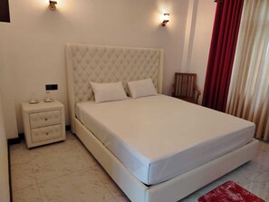 10 chambres, fer et planche à repasser, Wi-Fi, draps fournis