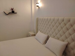 10 bedrooms, iron/ironing board, WiFi, bed sheets