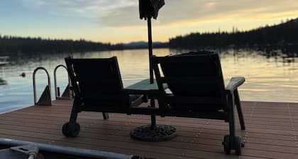 Cozy Lakefront Cottage on Sacheen Lake