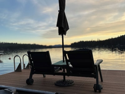 Cozy Lakefront Cottage on Sacheen Lake