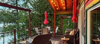 Cozy Lakefront Cottage on Sacheen Lake