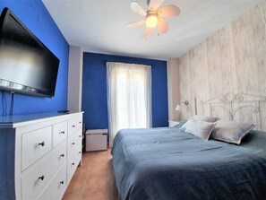 1 chambre, fer et planche à repasser, Wi-Fi gratuit, draps fournis