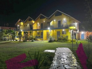 Exterior - Spacious 1-bedroom apartment in Crown Point,AC, hot, cold water, internet, pool, (Crown point)