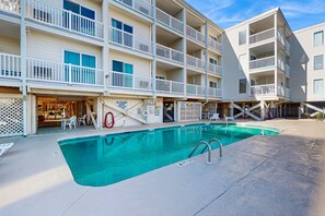 Pool - Oceanfront condo with private balcony, pool & direct beach access (North Myrtle Beach)