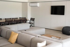 Smart TV - Cozy Maho Studio w/ Pool & Gym + Beach Nearby (Philipsburg)