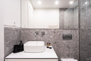 تجهيزات دش، مجففات شعر، مناشف