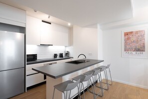 Kjøleskap, mikrobølgeovn, ovn og oppvaskmaskin