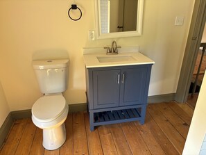 Douche, sèche-cheveux, serviettes fournies