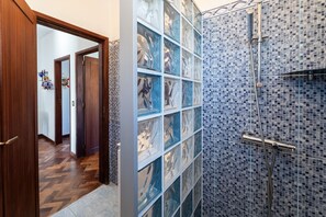 Shower, hair dryer, towels - Sailor House - By Wehost (Porto Santo)