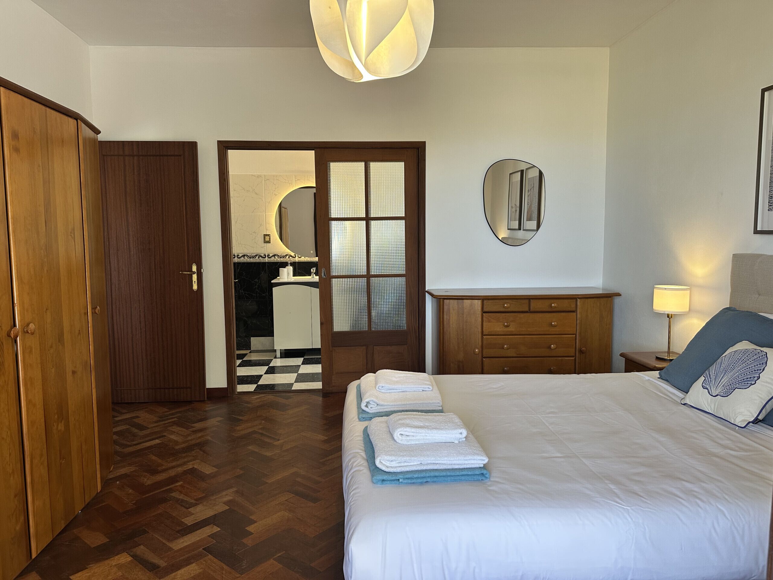 3 bedrooms, in-room safe, iron/ironing board, free WiFi